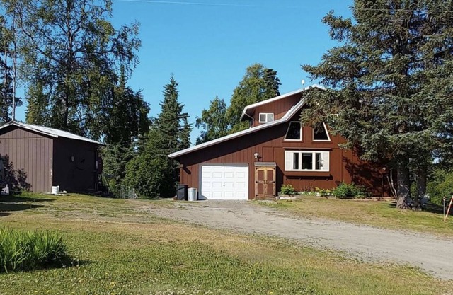 Beautiful 3 story home close to dip netting and spectacular fishing