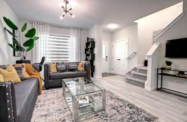 Beautiful 3bed~close to Spruce Meadows~20% off weekly &25% off in October stays!