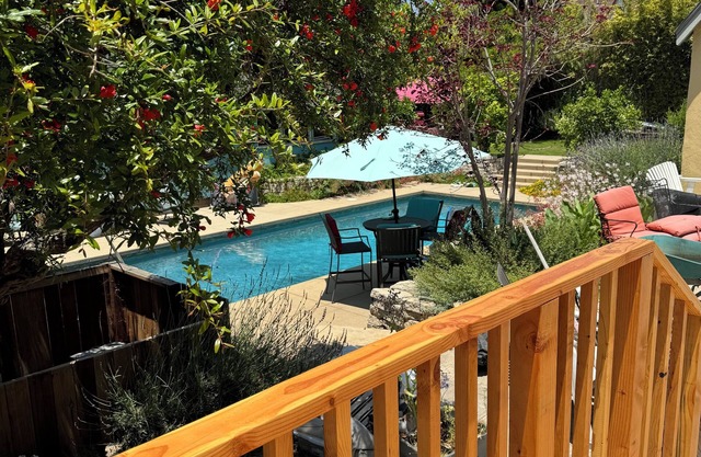 Beautiful 3BR family home, pool, & gym in Pasadena foothills near JPL/hospitals