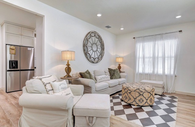 Beautiful 4 bed, 3 bath house in Historic Georgetown & Close to the University.