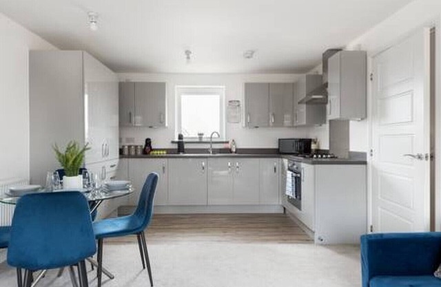 Beautiful 4 Bed Flat In Milton Keynes With Parking