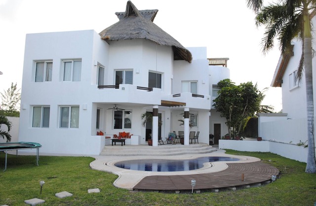 Beautiful 4 bedroom Beach House on a Private & Peaceful Place in Cancun