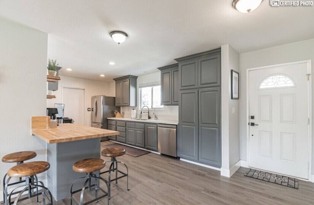 Beautiful 4bd Mini-Farm Stay in Simi Valley with Hot Tub