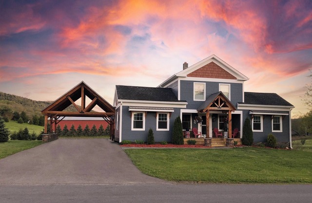 Beautiful 4BR/3.5BA Farmhouse w/Heated Pool, Game Rm - 3 Miles to Dreams Park!