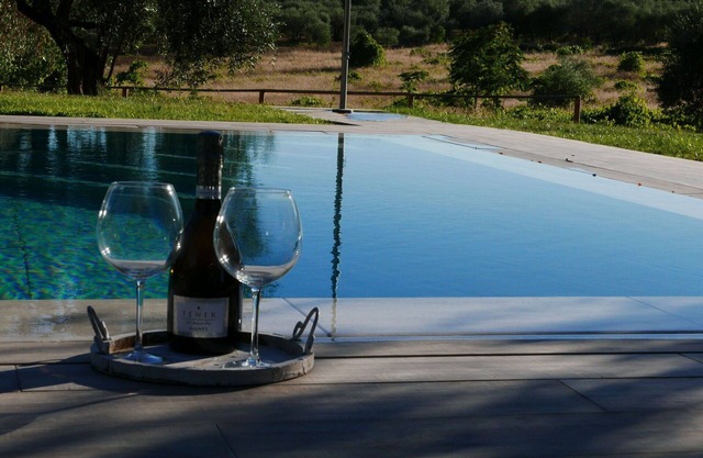 Beautiful apartment in villa with WIFI, pool, TV, patio and panoramic view, close to San Gimignano