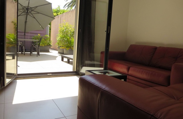 BEAUTIFUL air-conditioned T2 60m2 100 m from Les Lecques beach + parking lot