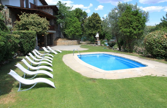 Beautiful and big house 30 minutes from Barcelona with pool (pet friendly)