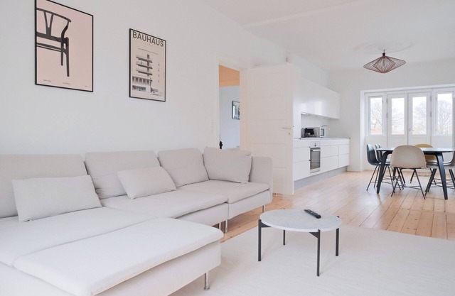 Beautiful and bright 4-BR - 51