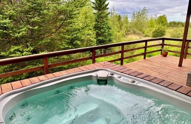 Beautiful and Cozy Cottage with Hot Tub close to Snæfellsnes National Park