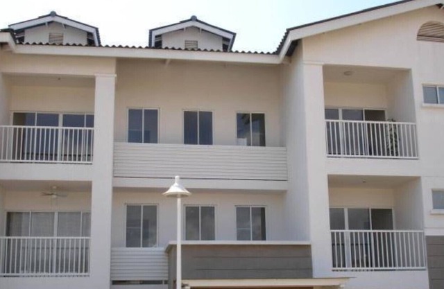 Beautiful and cozy beachfront condo apartment near the city .