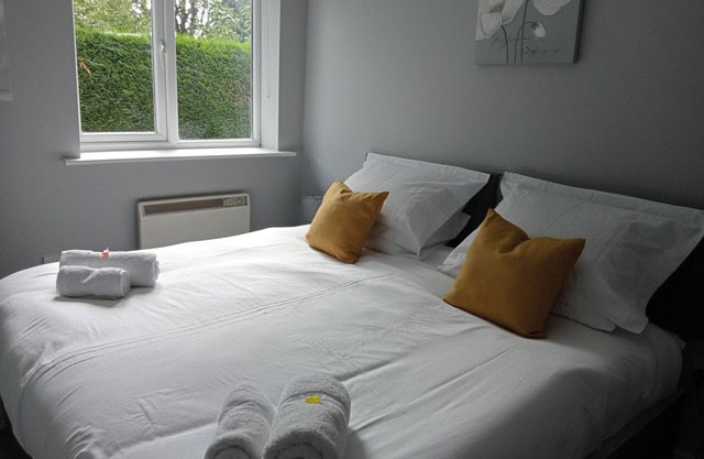 Beautiful and secluded ,detached garden apartment