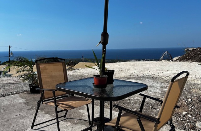 Beautiful and tranquil 2-bedroom, 2 Bathroom house in delightful Discovery Bay.