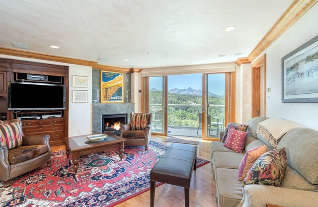 Beautiful and Elegant 2 Bedroom Penthouse