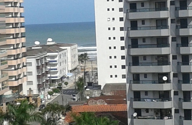 Beautiful Ap for 7 people w/suite, balcony, screen protection, garag, wi-fi and beach kit