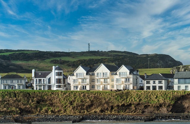 Beautiful apartment in Portballintrae w/Sea Views
