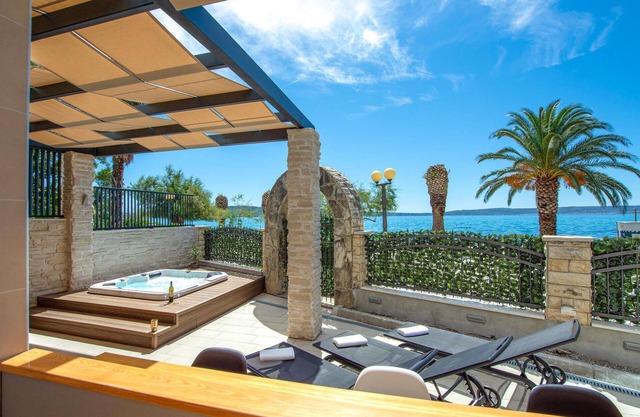 Beautiful apartment in Kastel Gomilica