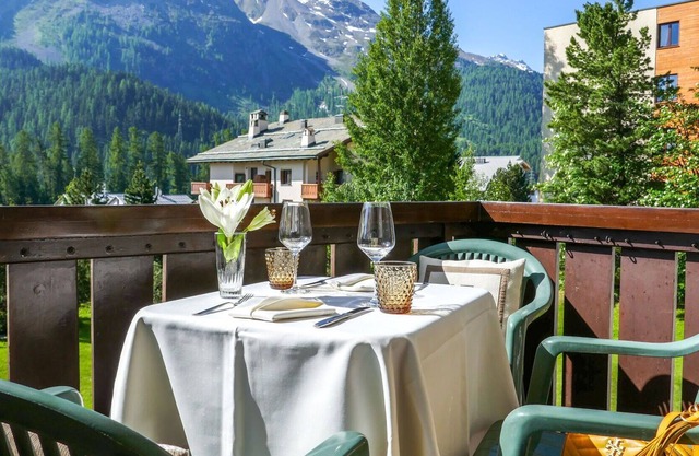Beautiful apartment for 6 guests with WIFI, TV, balcony, pets allowed, panoramic view and parking