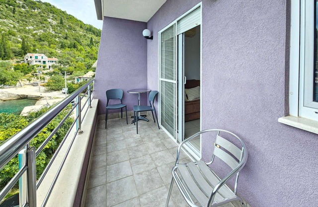 Beautiful apartment for 3 people with A/C, WIFI, balcony and pets allowed