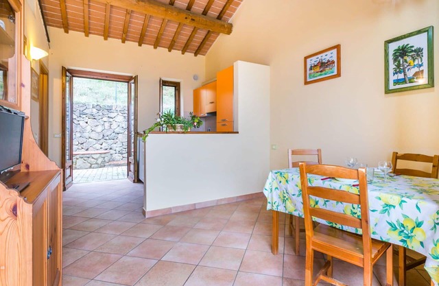 Beautiful apartment for 2 people with WIFI, pool, TV, terrace, pets allowed and panoramic view