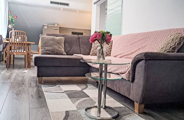Beautiful apartment for 2 guests with WIFI, TV, pets allowed and parking