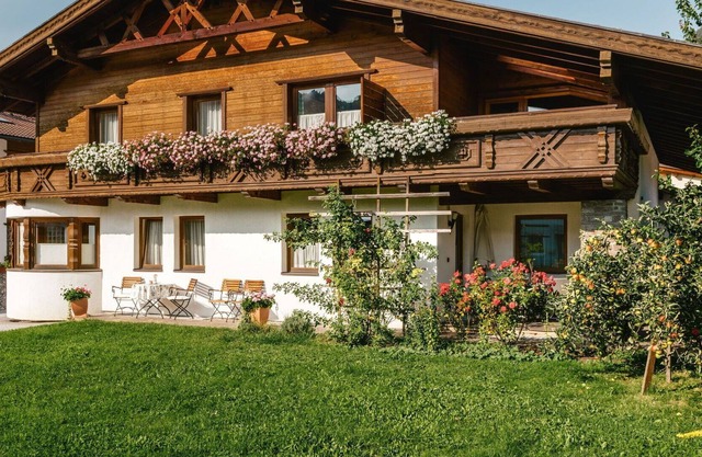 Beautiful apartment for 6 guests with WIFI, TV, terrace, pets allowed and parking