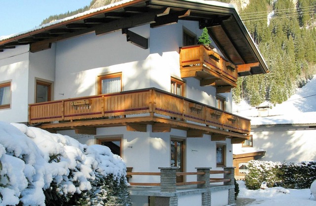 Beautiful apartment for 6 people with WIFI, TV, balcony and parking