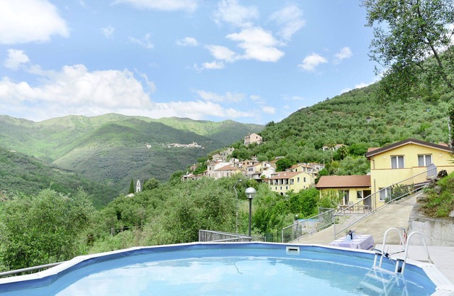Beautiful apartment for 6 people with pool, TV, terrace, pets allowed and panoramic view