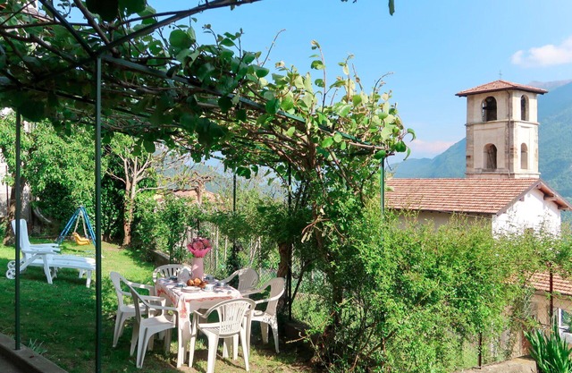 Beautiful apartment for 6 guests with WIFI, TV, patio and pets allowed