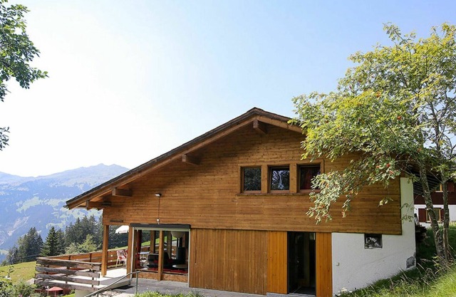 Beautiful apartment for 7 guests with WIFI, pool, TV, balcony, pets allowed and parking