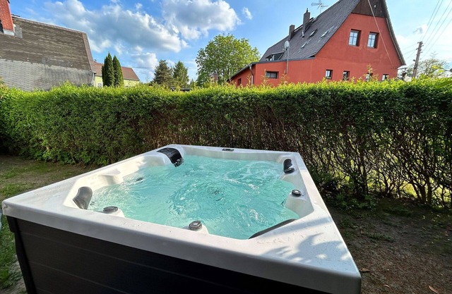 Beautiful apartment for 6 people with WIFI, hot tub, TV, patio and pets allowed