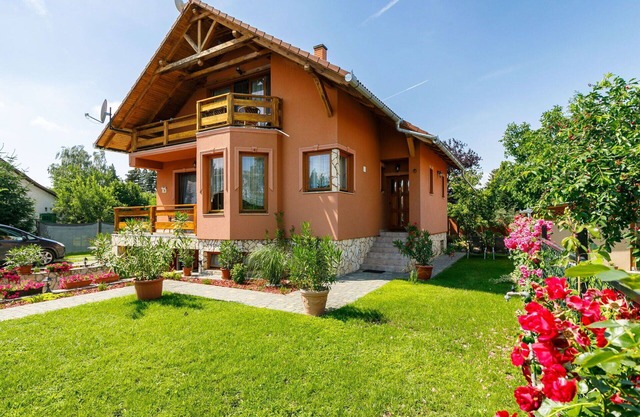 Beautiful apartment for 6 guests with WIFI, A/C, TV and patio