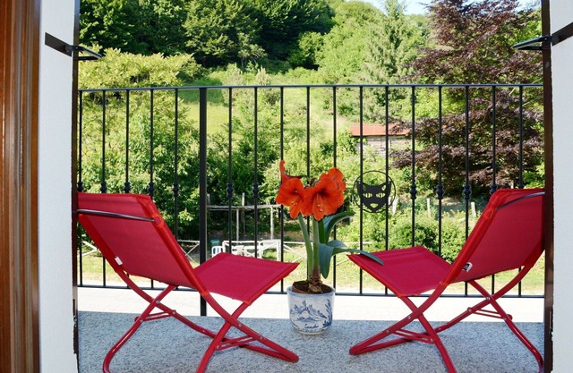 Beautiful apartment for 5 people with WIFI, TV, patio, pets allowed, panoramic view and parking