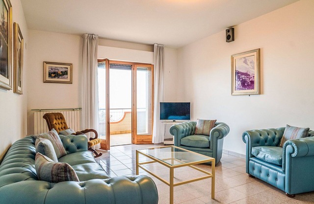 Beautiful apartment for 8 people with WIFI, patio and pets allowed