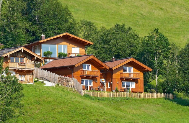 Beautiful apartment in villa for 8 guests with WIFI, TV, terrace, pets allowed and parking