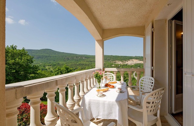 Beautiful apartment in villa for 6 people with WIFI, TV, balcony, pets allowed and panoramic view