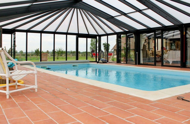 Beautiful apartment in villa for 3 guests with WIFI, pool, TV, patio and pets allowed