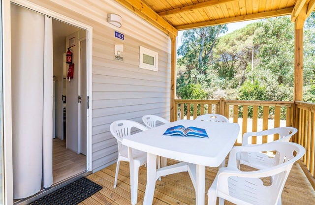 Beautiful apartment in villa for 6 guests with pool, A/C, WIFI, TV and terrace