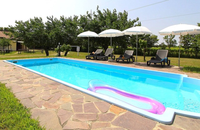 Beautiful apartment in villa for 4 people with A/C, pool, WIFI, patio and parking