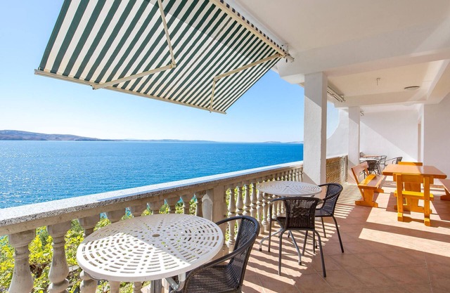 Beautiful apartment in Prizna with WiFi