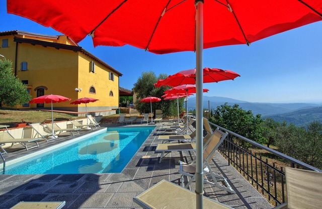 Beautiful apartment in villa for 4 guests with A/C, WIFI, pool, TV, patio and pets allowed