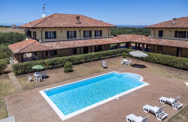 Beautiful apartment for 12 people with pool, WIFI, TV, balcony and pets allowed