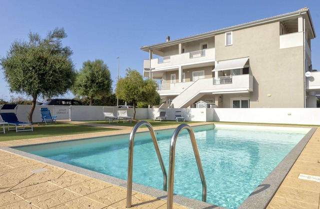 Beautiful apartment for 5 guests with A/C, WIFI, pool, TV and terrace
