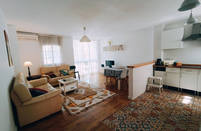 BEAUTIFUL APARTMENT NEXT TO THE BEACH AND 15 MIN BUS TO THE HISTORICAL CENTER D