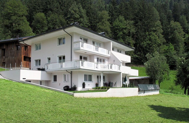 Beautiful villa for 10 guests with WIFI, TV, terrace and pets allowed