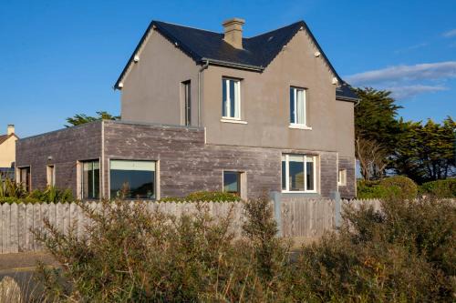 Beautiful beach house 220m2 Perfectly equipped for 9 people baby