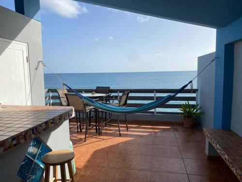 Beautiful Beach Front Penthouse w Rooftop Terrace