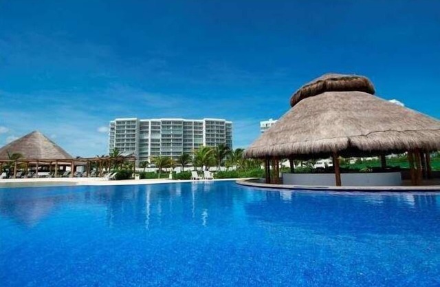 Beautiful Beach Front Condo, Full Equipped, Clean And Safe.