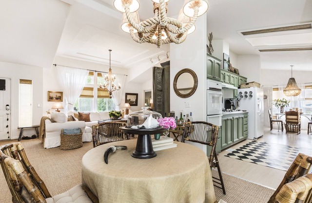 Beautiful Beach House steps from the Beach and Hiking Trails!