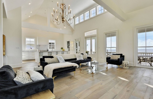 Beautiful Beachfront Home! Enjoy the Best of Waveland and Bay St Louis