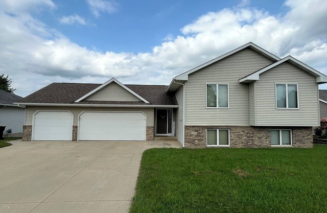 Beautiful Big House in a quaint little Town!